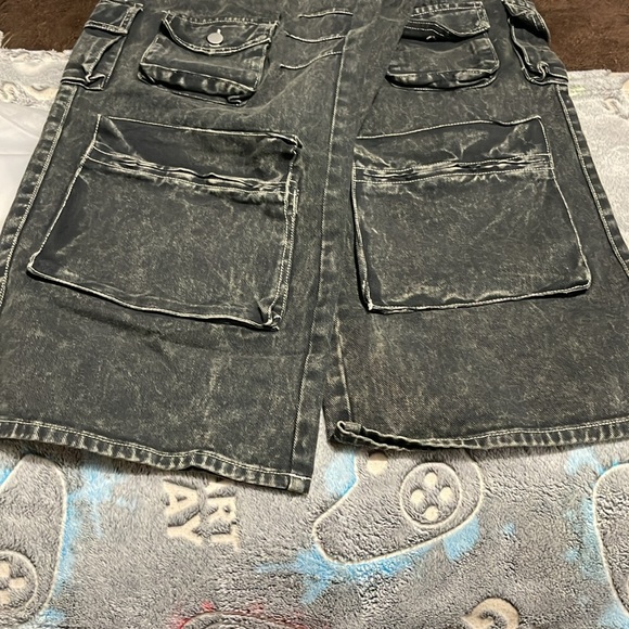 11 Pockets - Picture 5 of 5